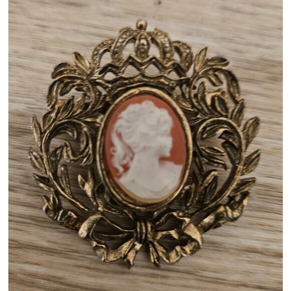 Vintage Retro Cream Right Facing Lady Cameo Brooch Pin - Picture 1 of 4